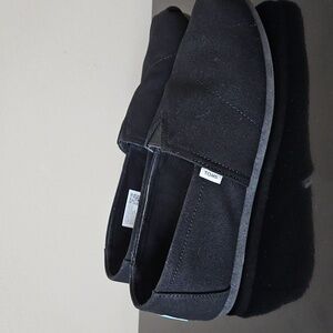 Toms Classic Canvas Slip On Shoes